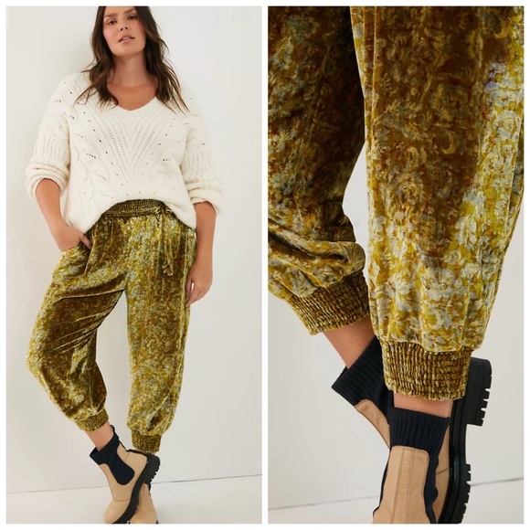 Anthropologie Pants - Anthropologie Gloria Velvet Joggers Pants
